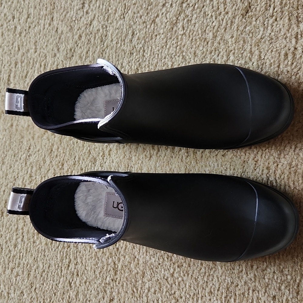 UGG Droplet Black Ankle Rain Boots Size 7